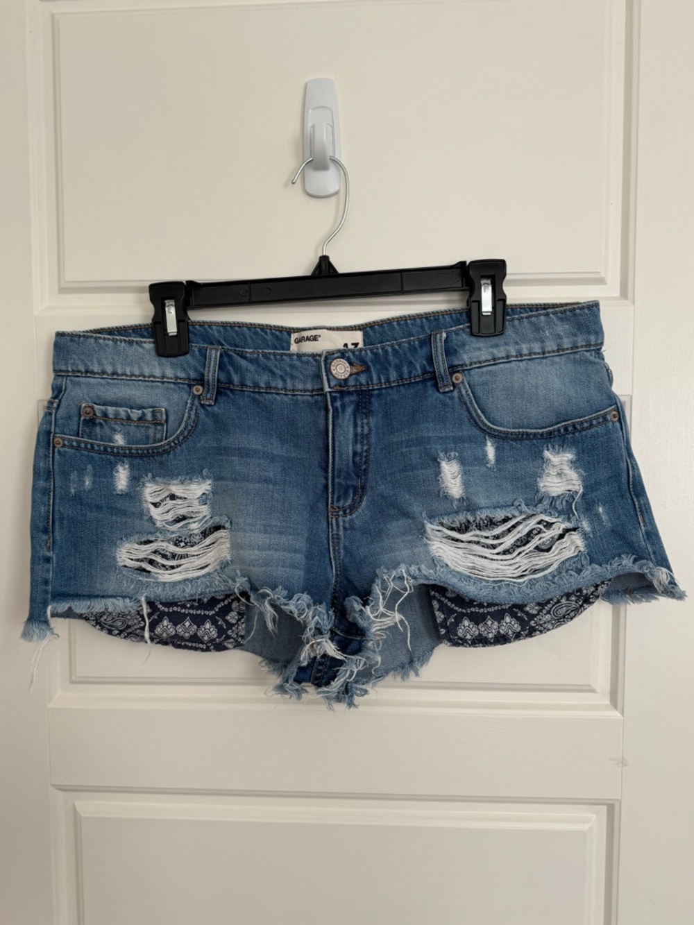 Garage distressed festival shorts size 13